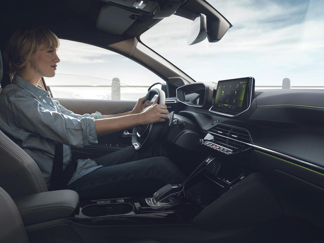 peugeot-208-uus
