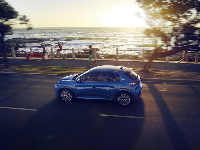 peugeot-208-uus