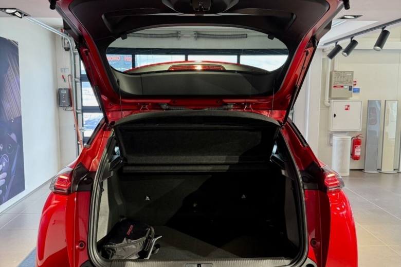 Peugeot 2008 Allure Hybrid 145 e-DCS6