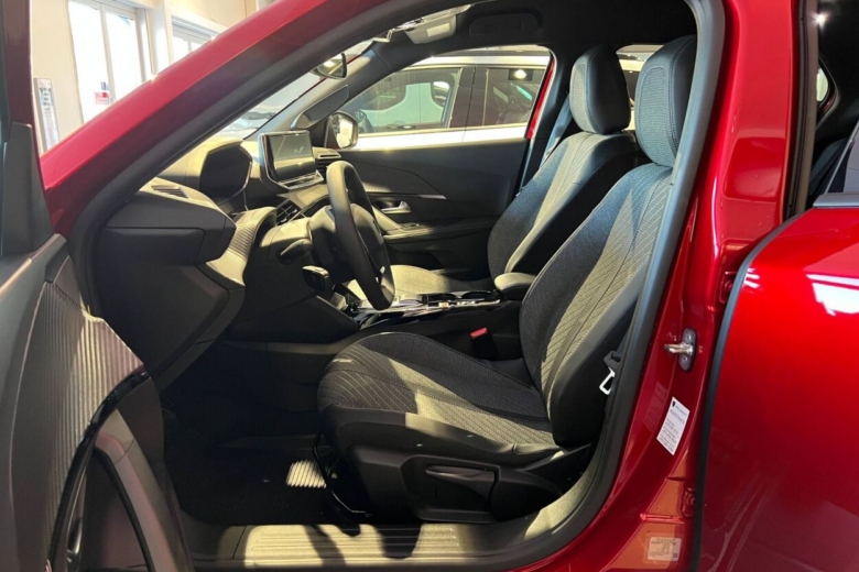 Peugeot 2008 Allure Hybrid 145 e-DCS6