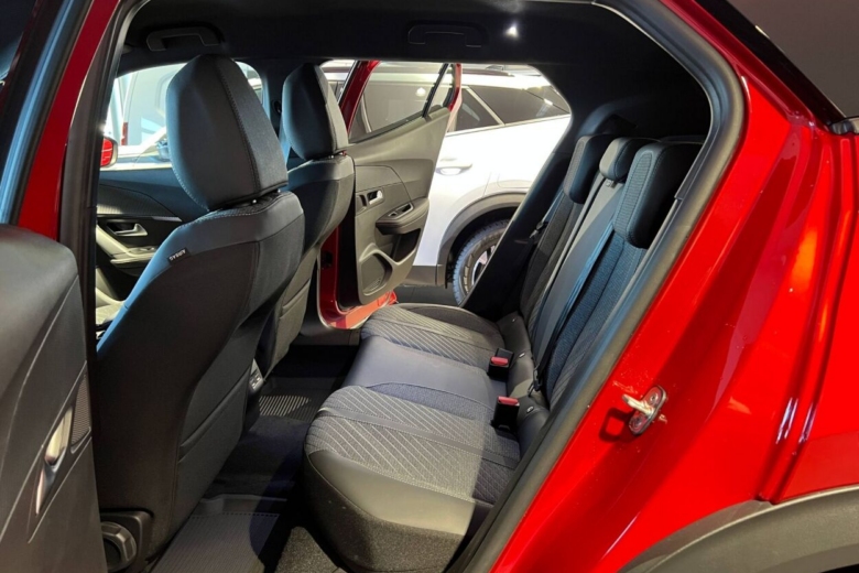 Peugeot 2008 Allure Hybrid 145 e-DCS6