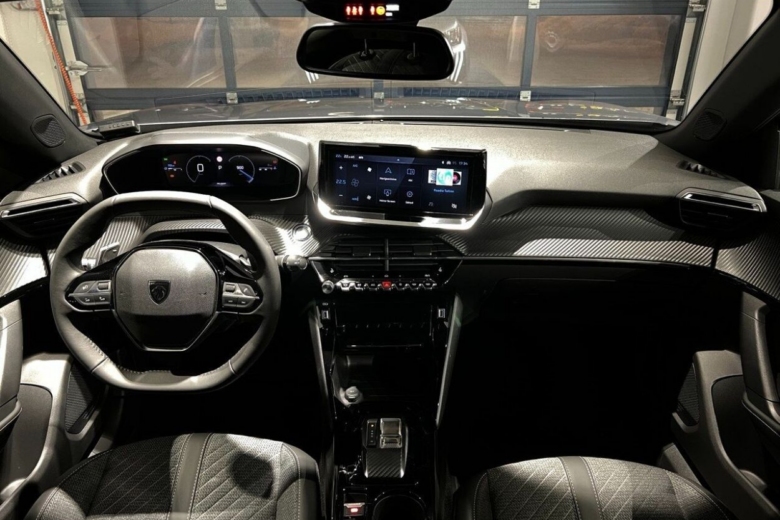 Peugeot 2008 Allure PureTech 130 AT8